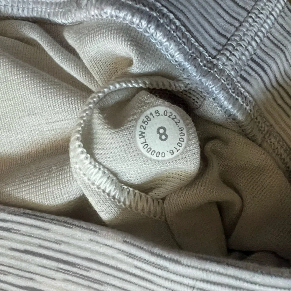 Lululemon Athletica Energy Sports Bra - White and Green EUC 8 - Picture 8 of 9